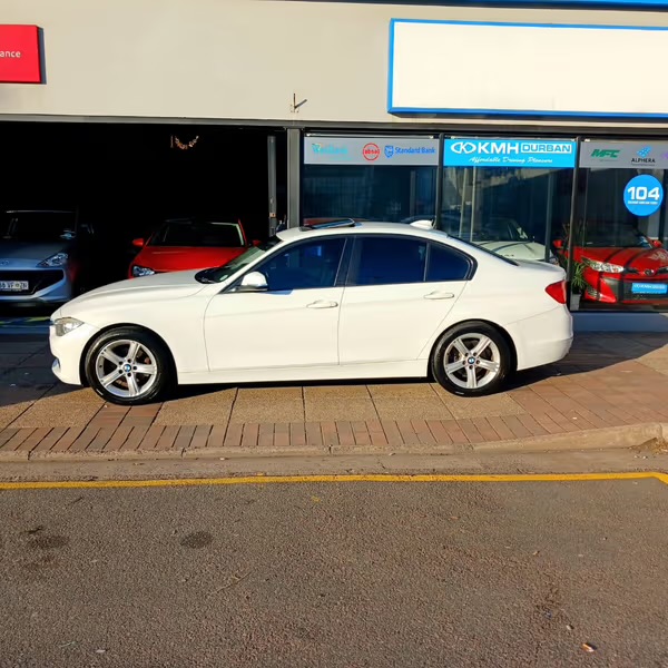2014 BMW 3 Series 320i Luxury Auto