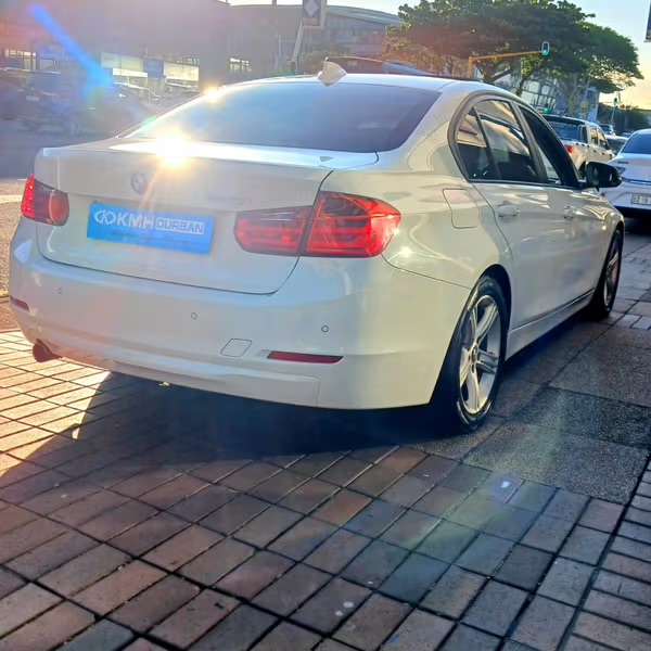 2014 BMW 3 Series 320i Luxury Auto