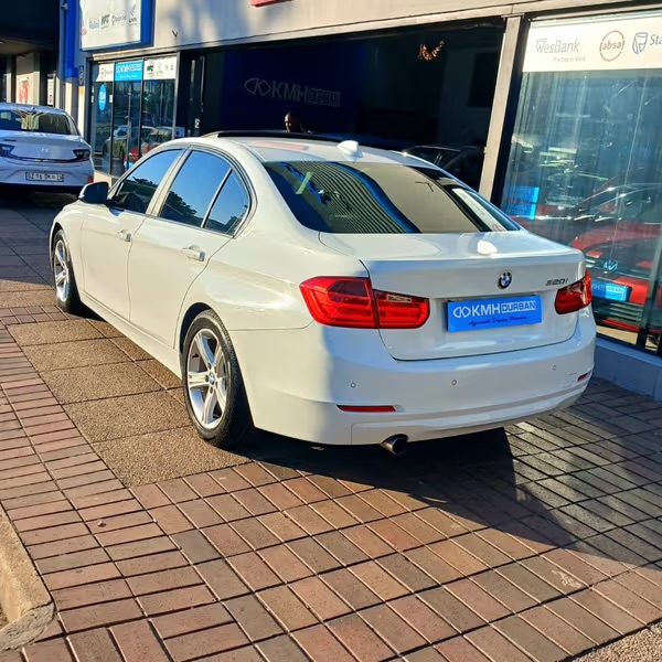 2014 BMW 3 Series 320i Luxury Auto