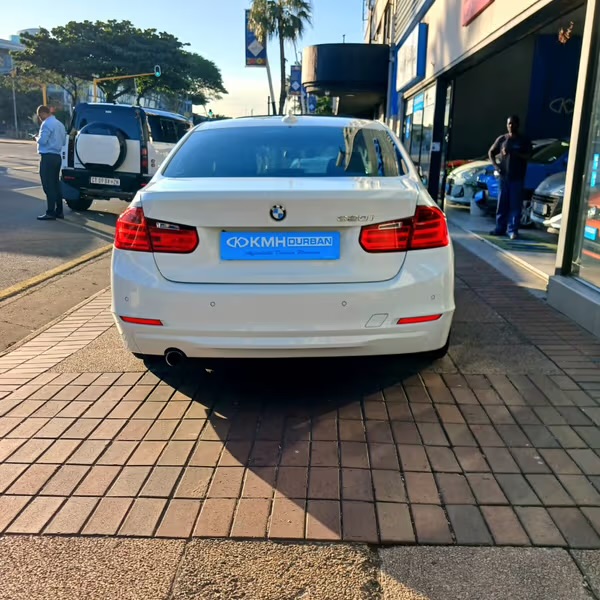 2014 BMW 3 Series 320i Luxury Auto