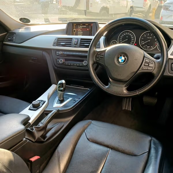 2014 BMW 3 Series 320i Luxury Auto
