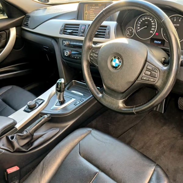 2014 BMW 3 Series 320i Luxury Auto